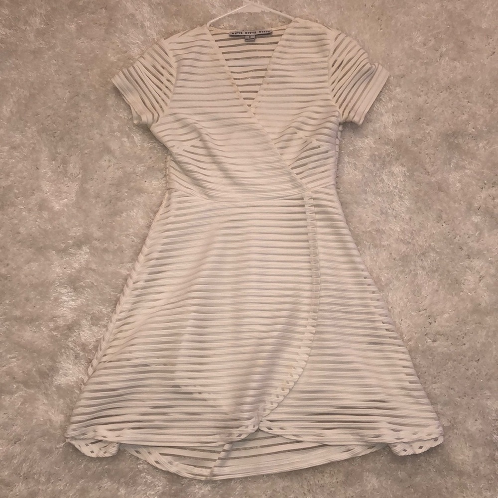 White flow dress